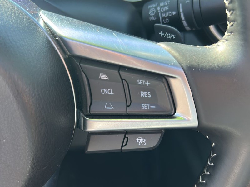Mazda MX-5 Miata RF Vehicle Full-screen Gallery Image 14