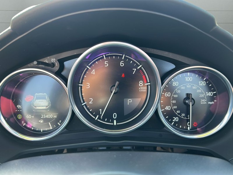 Mazda MX-5 Miata RF Vehicle Full-screen Gallery Image 15