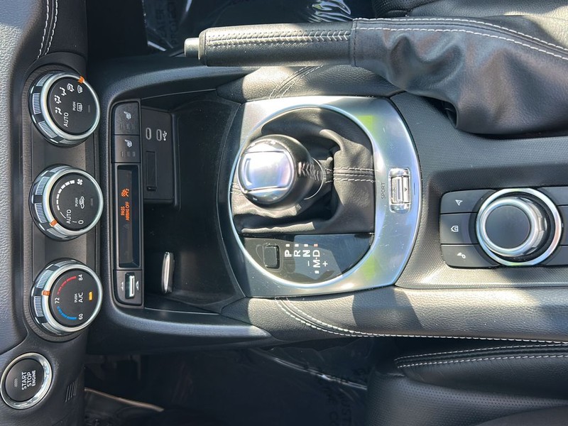 Mazda MX-5 Miata RF Vehicle Full-screen Gallery Image 17