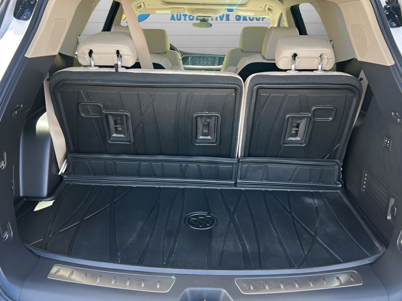 Buick Enclave Vehicle Full-screen Gallery Image 14