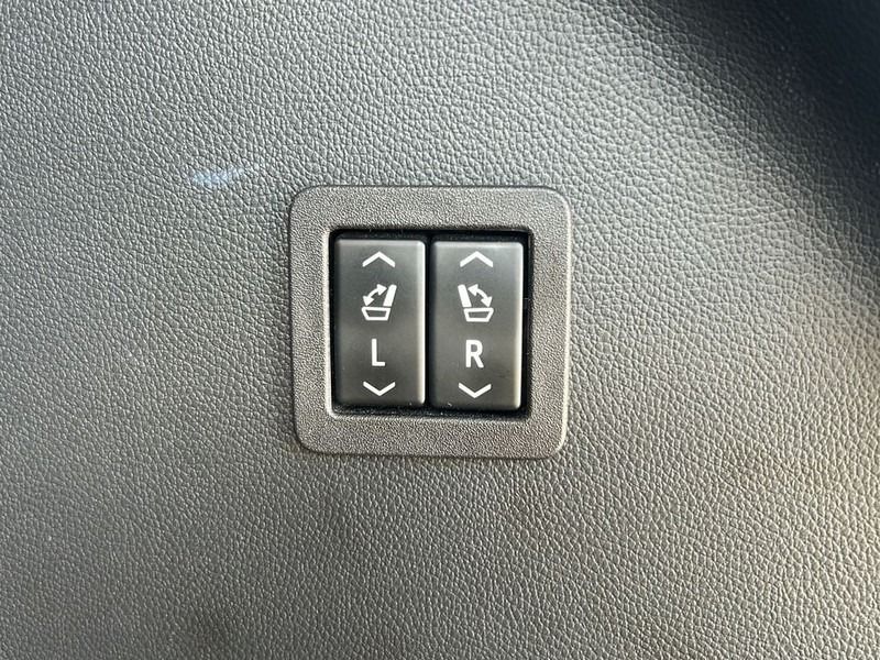 Buick Enclave Vehicle Full-screen Gallery Image 15