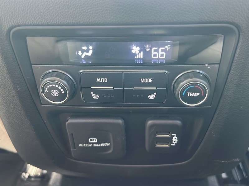 Buick Enclave Vehicle Full-screen Gallery Image 20