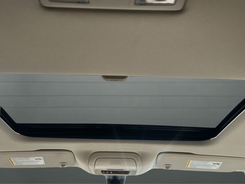 Buick Enclave Vehicle Full-screen Gallery Image 22