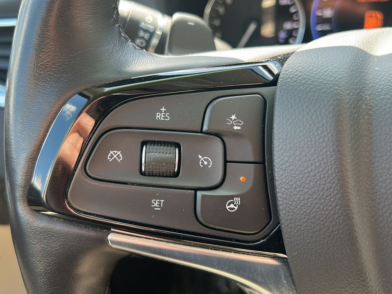 Buick Enclave Vehicle Full-screen Gallery Image 25