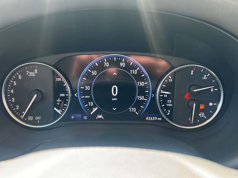 Buick Enclave Vehicle Full-screen Gallery Image 27