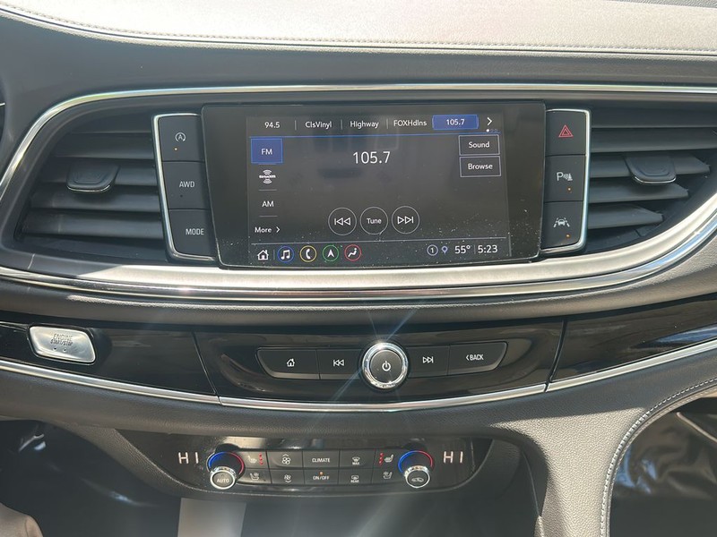 Buick Enclave Vehicle Full-screen Gallery Image 28