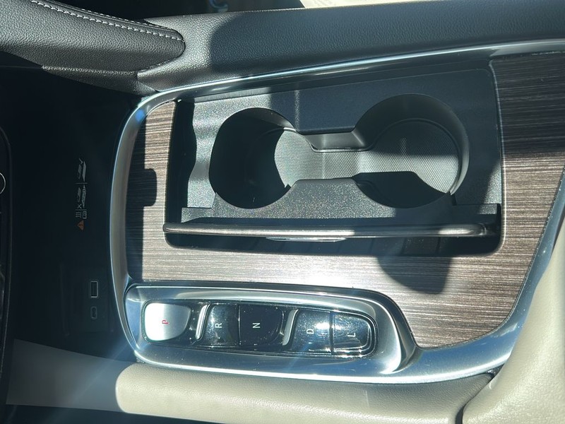 Buick Enclave Vehicle Full-screen Gallery Image 29