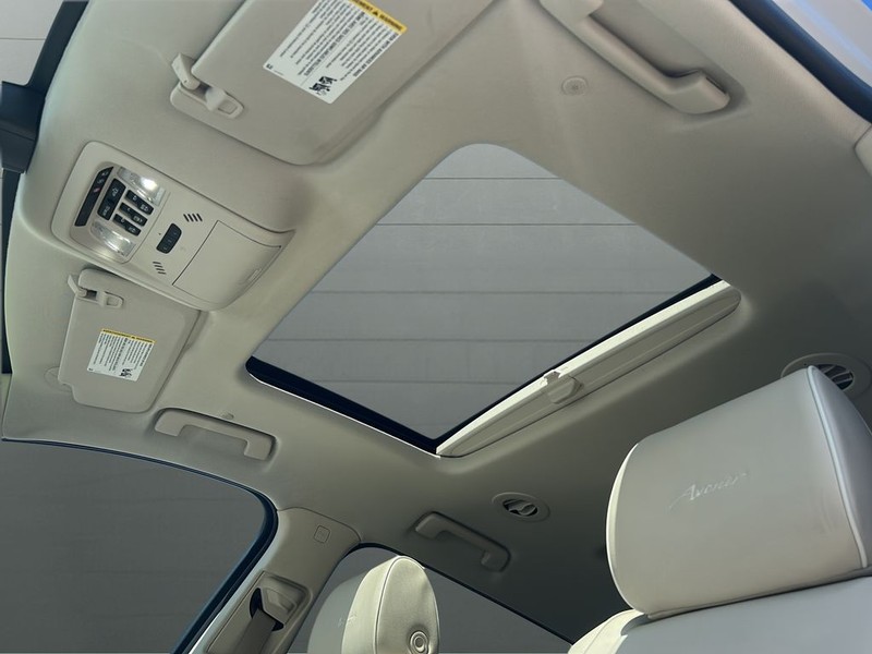 Buick Enclave Vehicle Full-screen Gallery Image 30