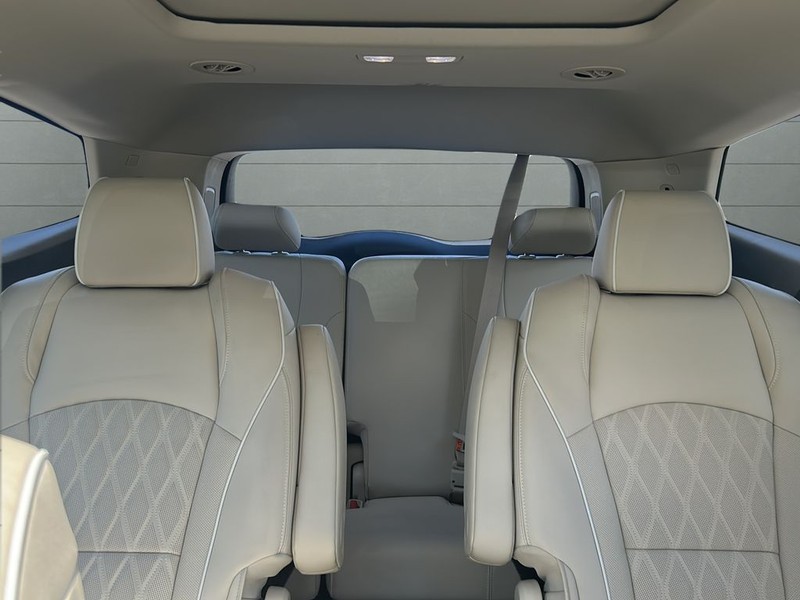 Buick Enclave Vehicle Full-screen Gallery Image 31