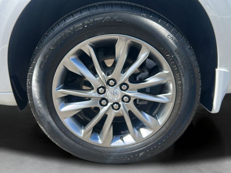 Buick Enclave Vehicle Full-screen Gallery Image 33
