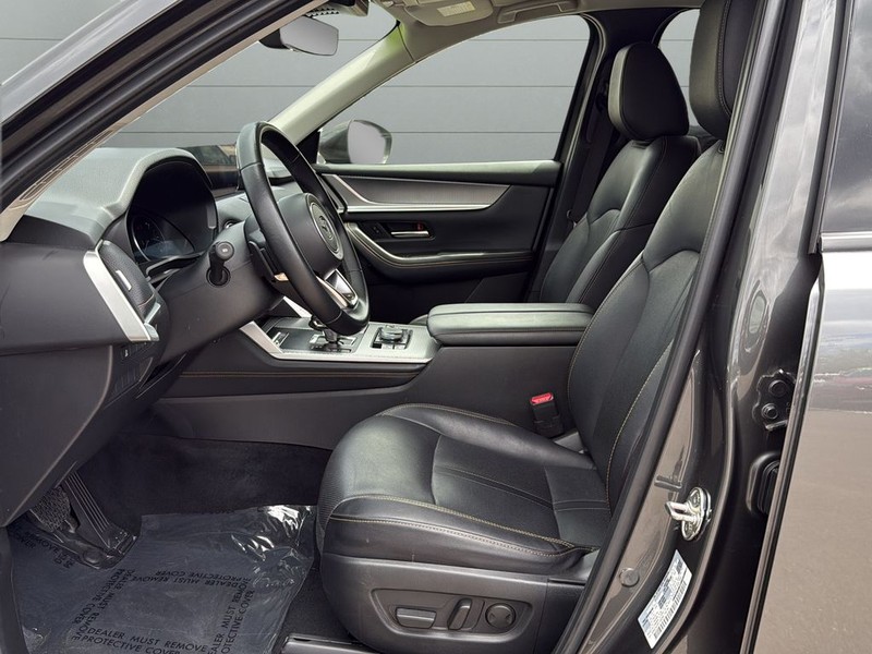 Mazda CX-90 Vehicle Full-screen Gallery Image 10