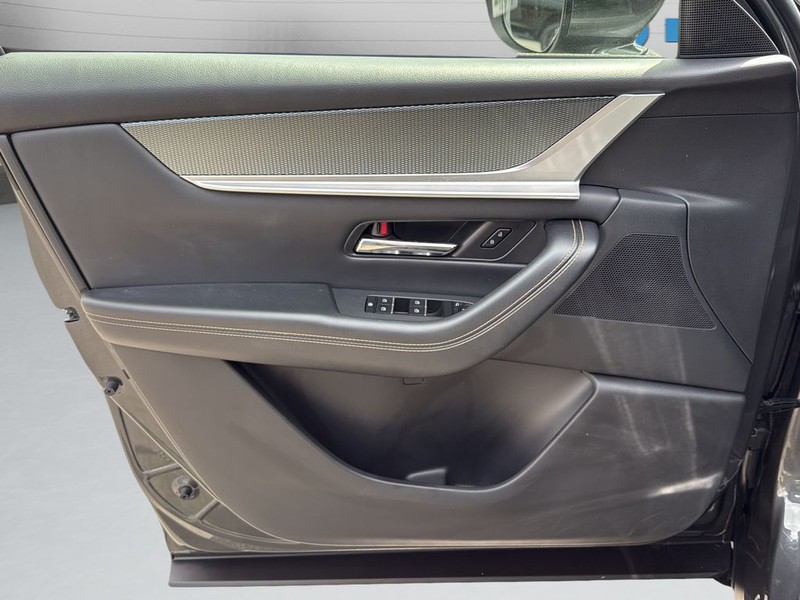 Mazda CX-90 Vehicle Full-screen Gallery Image 11