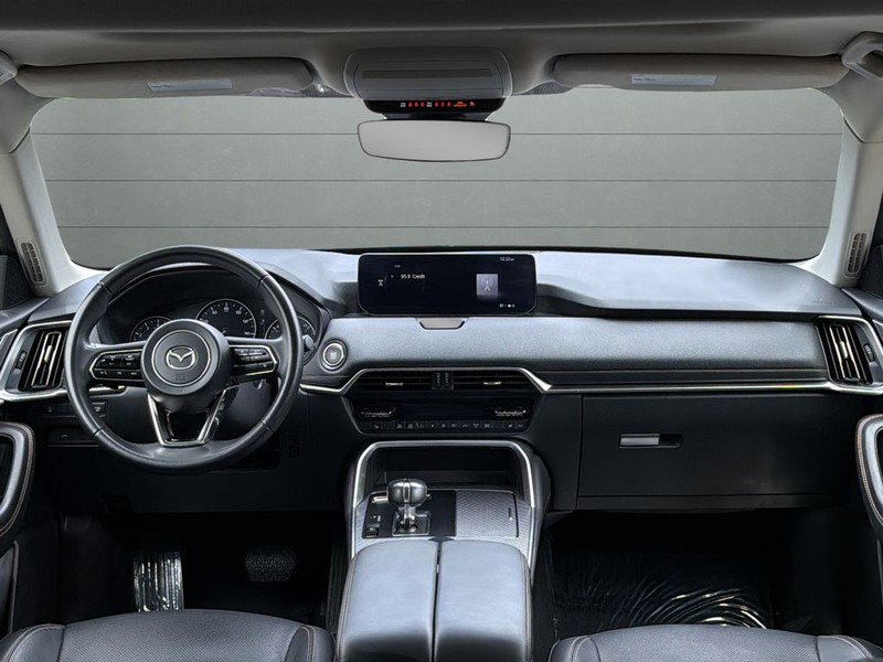 Mazda CX-90 Vehicle Full-screen Gallery Image 12