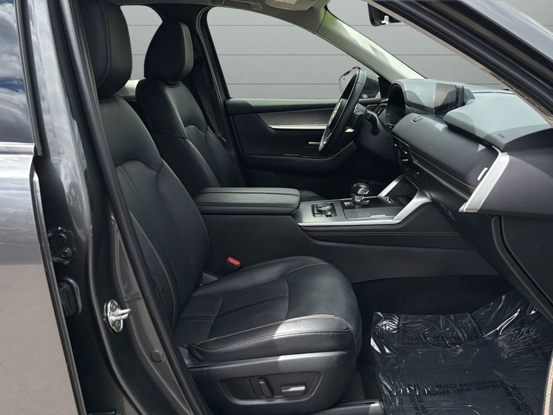Mazda CX-90 Vehicle Full-screen Gallery Image 15
