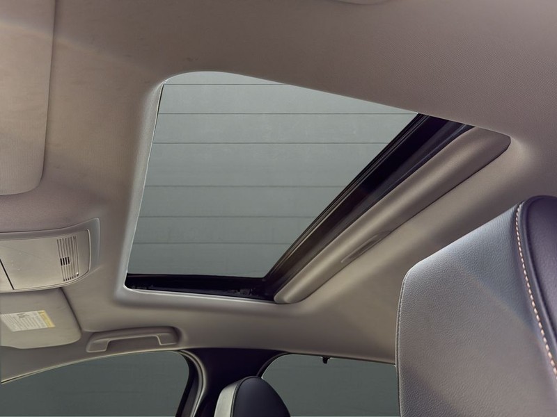 Mazda CX-90 Vehicle Full-screen Gallery Image 16