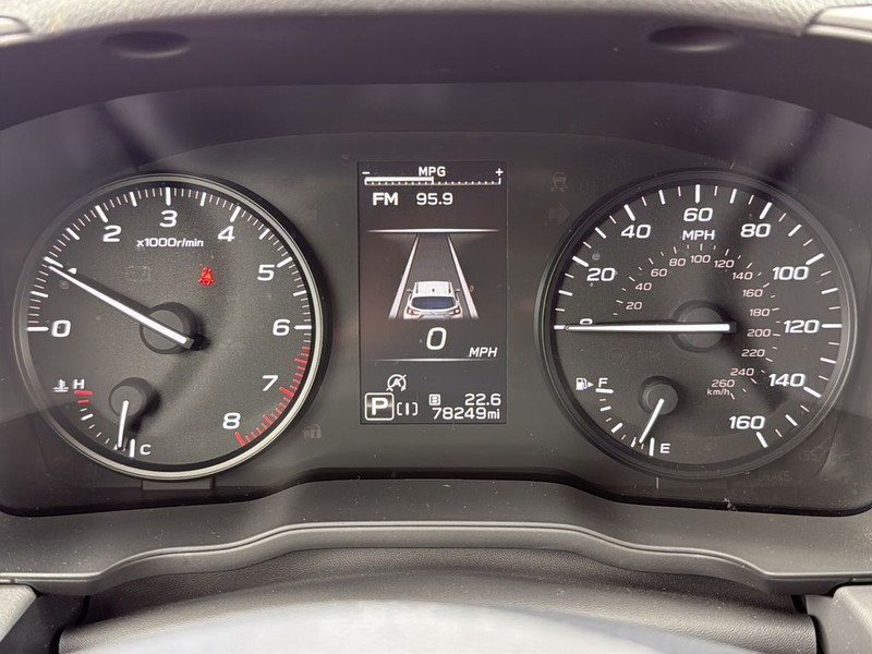 Subaru Crosstrek Vehicle Full-screen Gallery Image 13