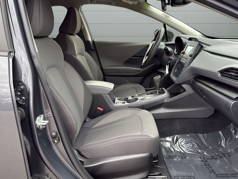 Subaru Crosstrek Vehicle Full-screen Gallery Image 15