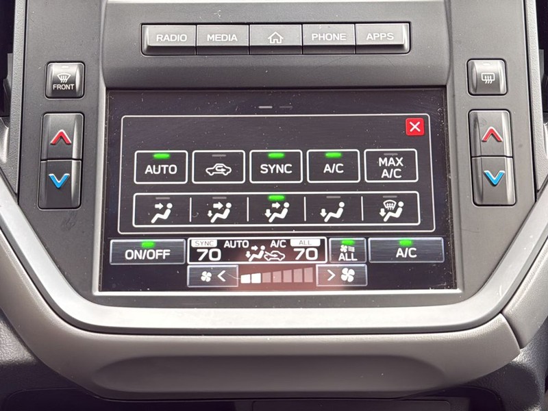 Subaru Crosstrek Vehicle Full-screen Gallery Image 23