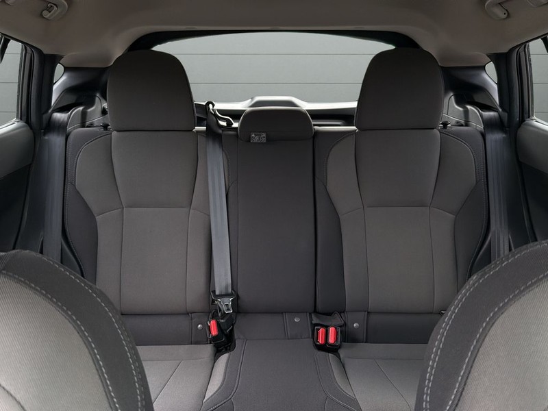 Subaru Crosstrek Vehicle Full-screen Gallery Image 24