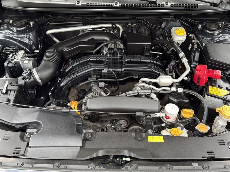Subaru Crosstrek Vehicle Full-screen Gallery Image 25