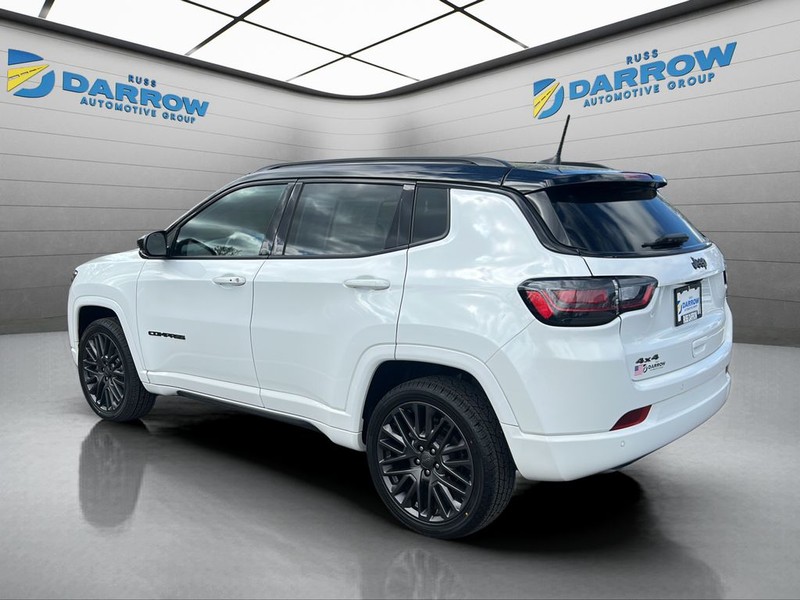 Jeep Compass Vehicle Full-screen Gallery Image 3