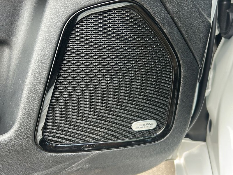 Jeep Compass Vehicle Full-screen Gallery Image 10