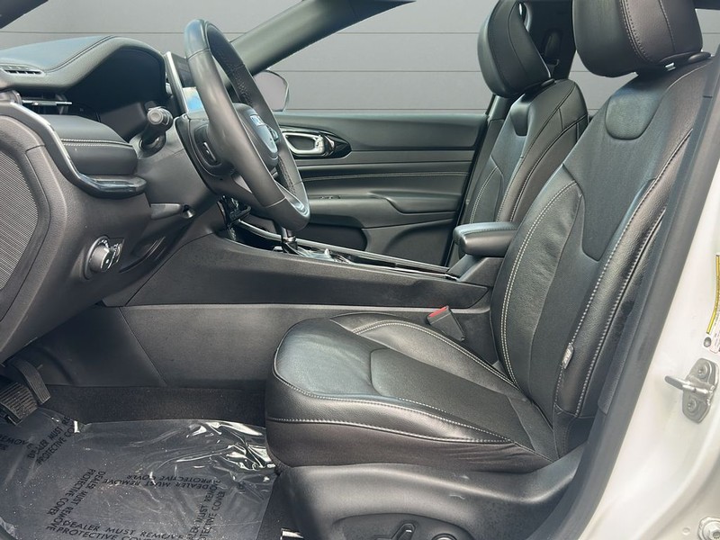 Jeep Compass Vehicle Full-screen Gallery Image 11