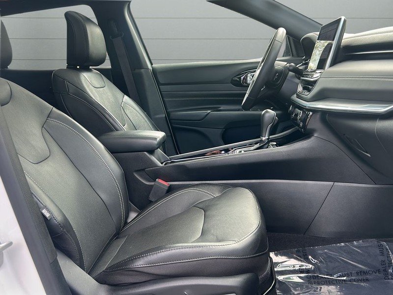 Jeep Compass Vehicle Full-screen Gallery Image 15