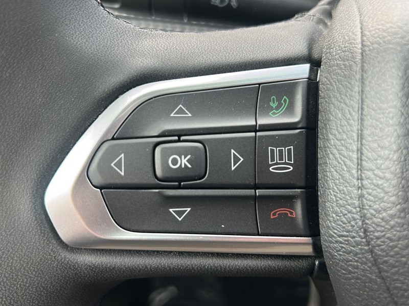 Jeep Compass Vehicle Full-screen Gallery Image 17