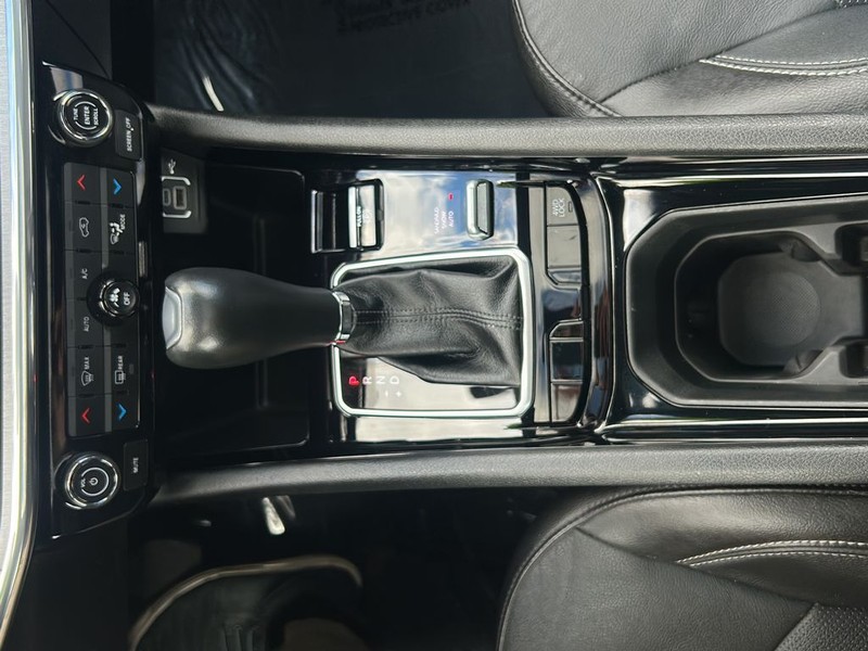 Jeep Compass Vehicle Full-screen Gallery Image 21