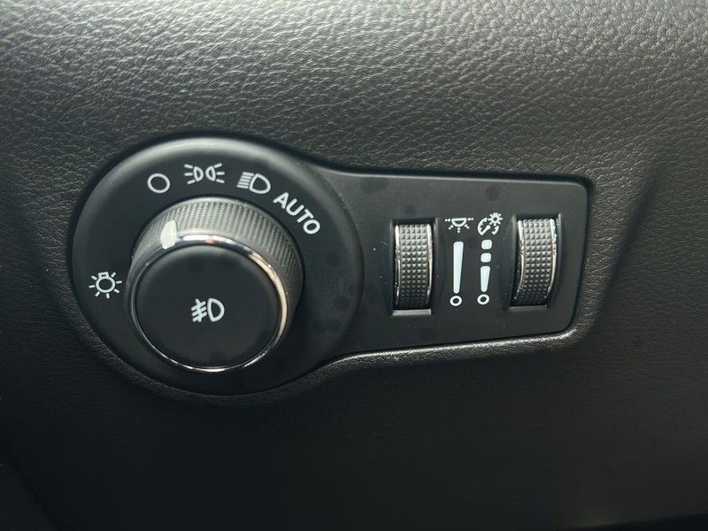 Jeep Compass Vehicle Full-screen Gallery Image 23
