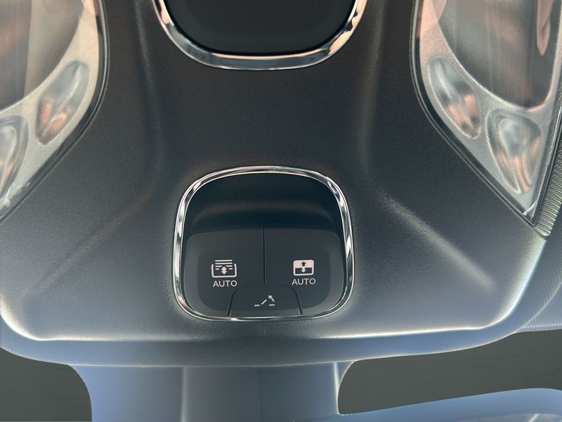 Jeep Compass Vehicle Full-screen Gallery Image 24