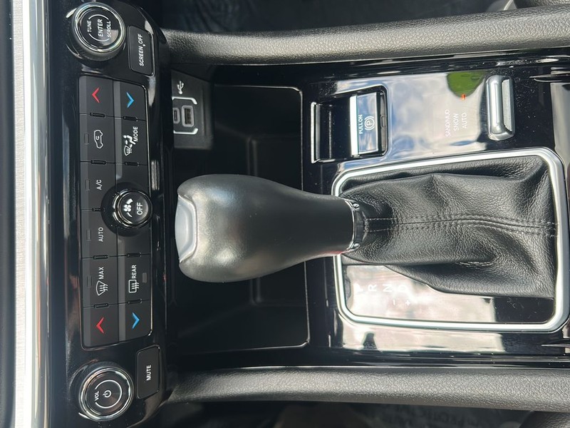Jeep Compass Vehicle Full-screen Gallery Image 25