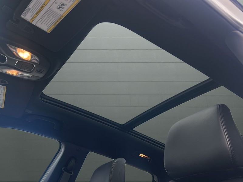 Jeep Compass Vehicle Full-screen Gallery Image 27