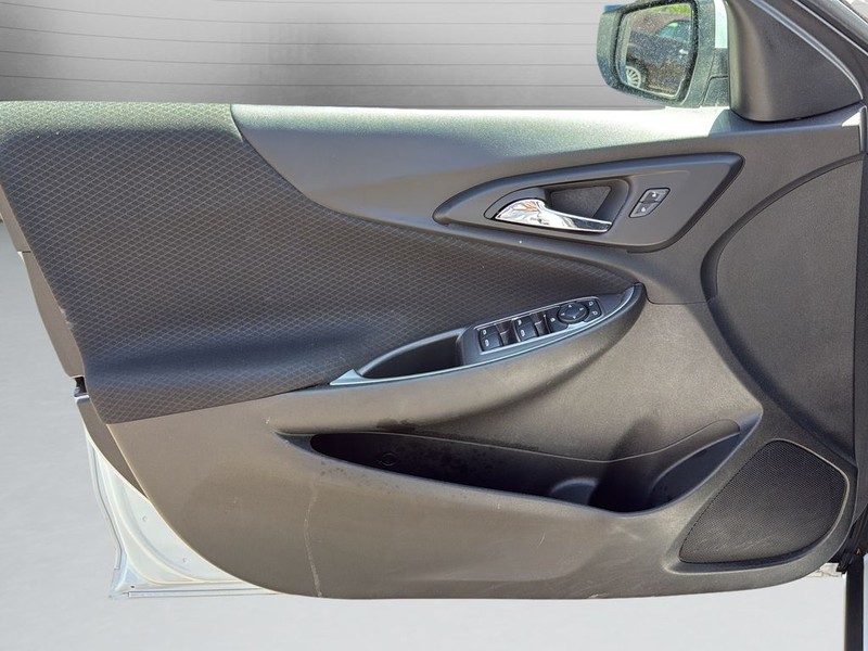 Chevrolet Malibu Vehicle Full-screen Gallery Image 11