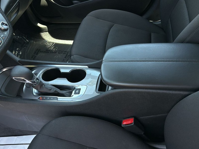 Chevrolet Malibu Vehicle Full-screen Gallery Image 18