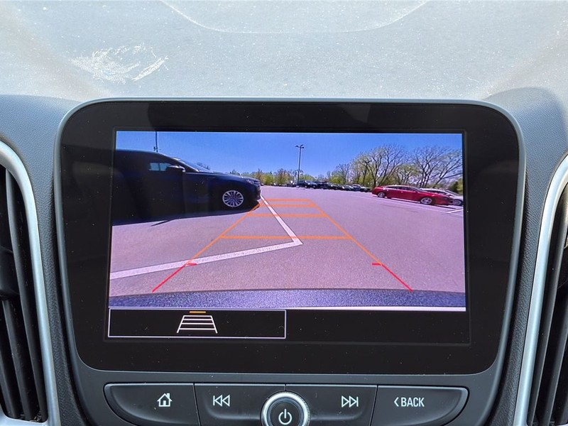Chevrolet Malibu Vehicle Full-screen Gallery Image 22