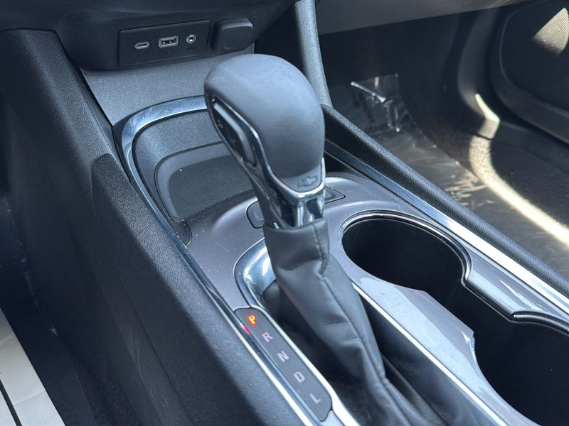 Chevrolet Malibu Vehicle Full-screen Gallery Image 23