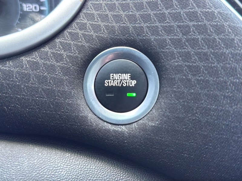 Chevrolet Malibu Vehicle Full-screen Gallery Image 24