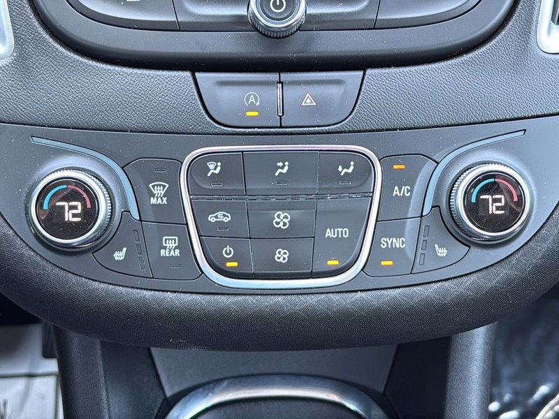 Chevrolet Malibu Vehicle Full-screen Gallery Image 25