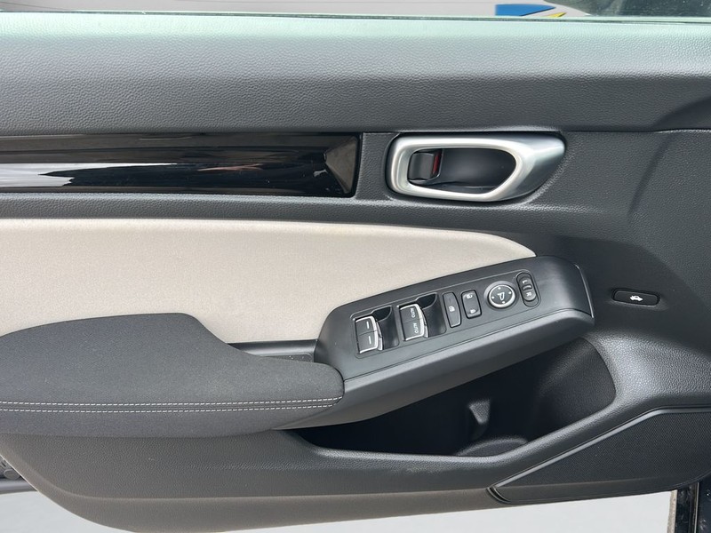 Honda Civic Sedan Vehicle Full-screen Gallery Image 9
