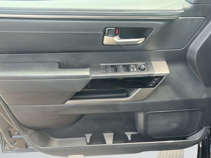 Toyota Tundra 4WD Vehicle Full-screen Gallery Image 8