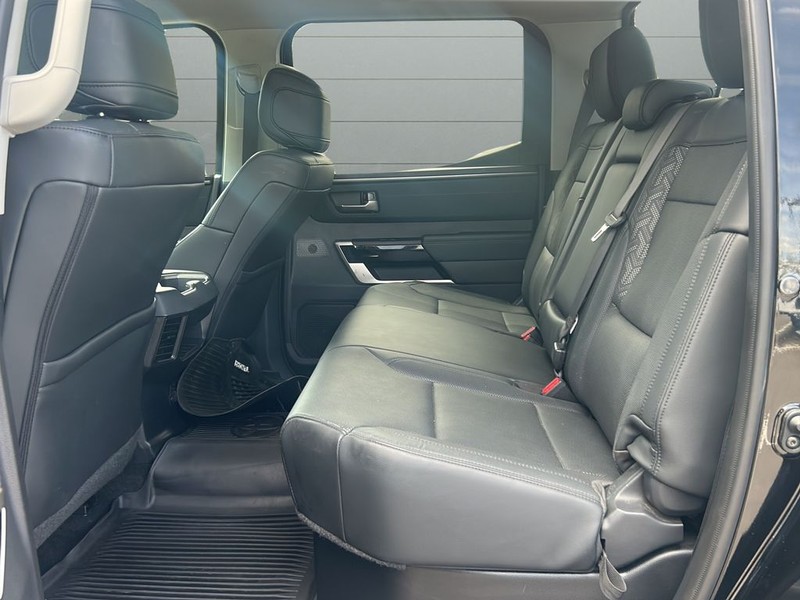 Toyota Tundra 4WD Vehicle Full-screen Gallery Image 10