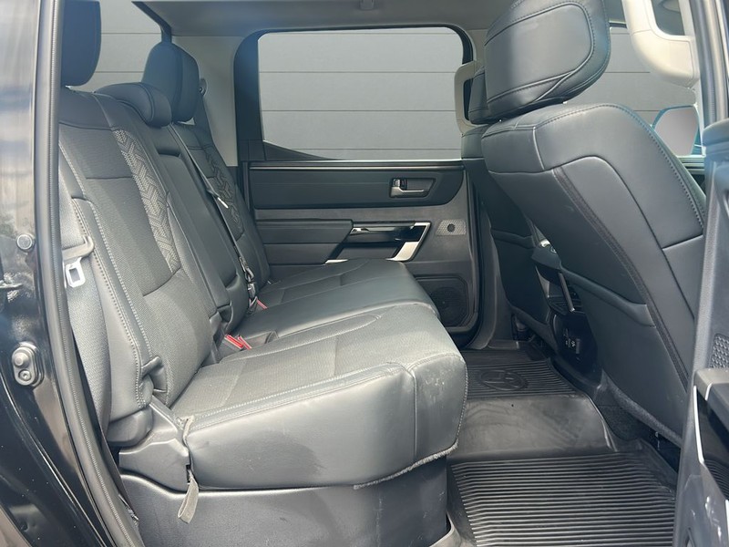 Toyota Tundra 4WD Vehicle Full-screen Gallery Image 12