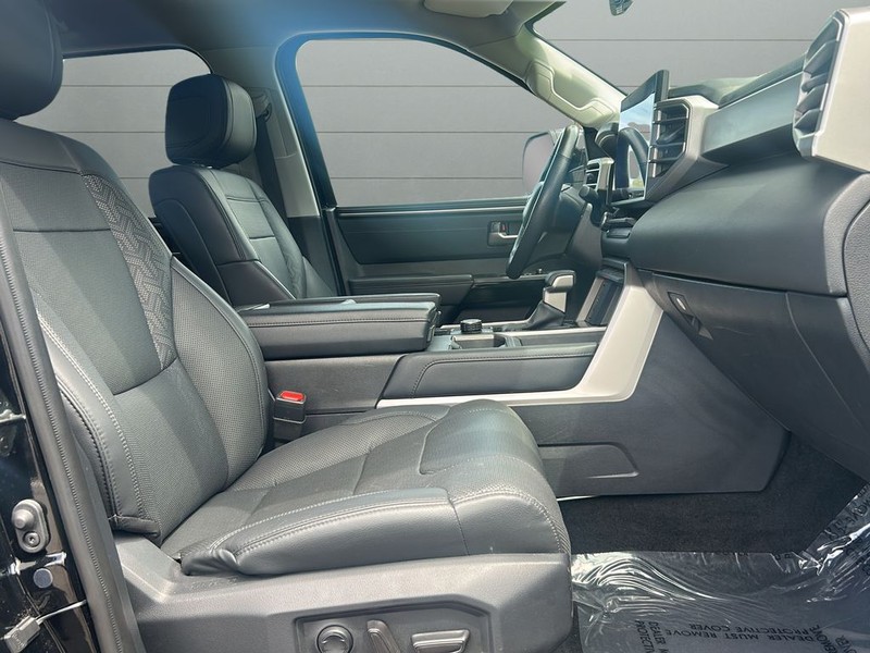 Toyota Tundra 4WD Vehicle Full-screen Gallery Image 13