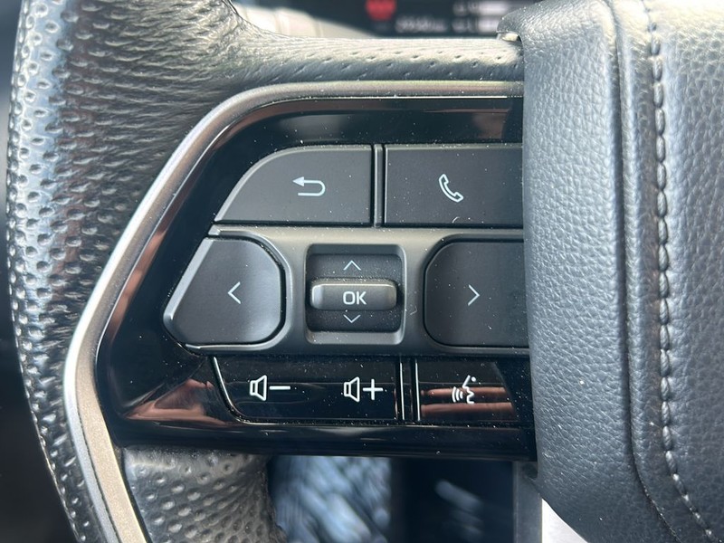 Toyota Tundra 4WD Vehicle Full-screen Gallery Image 15