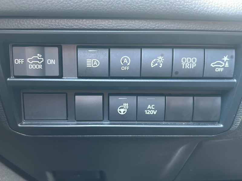 Toyota Tundra 4WD Vehicle Full-screen Gallery Image 17