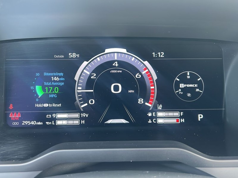 Toyota Tundra 4WD Vehicle Full-screen Gallery Image 18