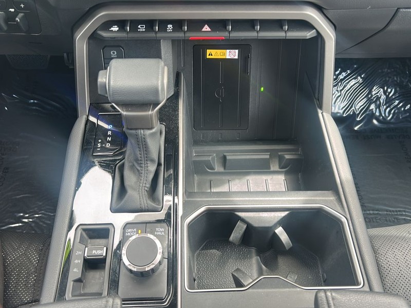 Toyota Tundra 4WD Vehicle Full-screen Gallery Image 20