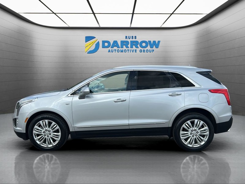 Cadillac XT5 Vehicle Full-screen Gallery Image 02